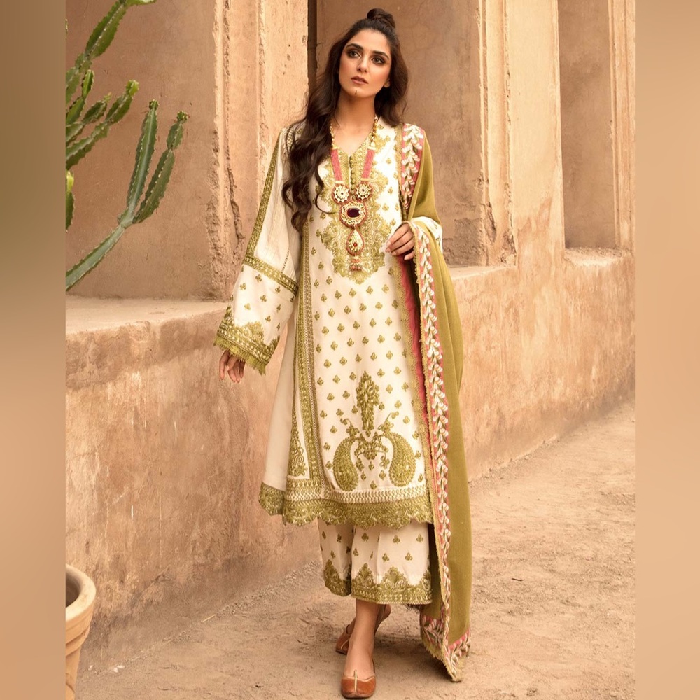Crimson by Saira Shakira - Stitched Medium Size